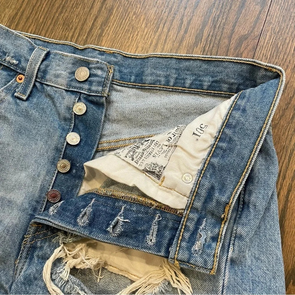 LEVI'S Premium 501 High Rise Short in Fault Line size 26 Style 56327-0012 - Picture 4 of 12